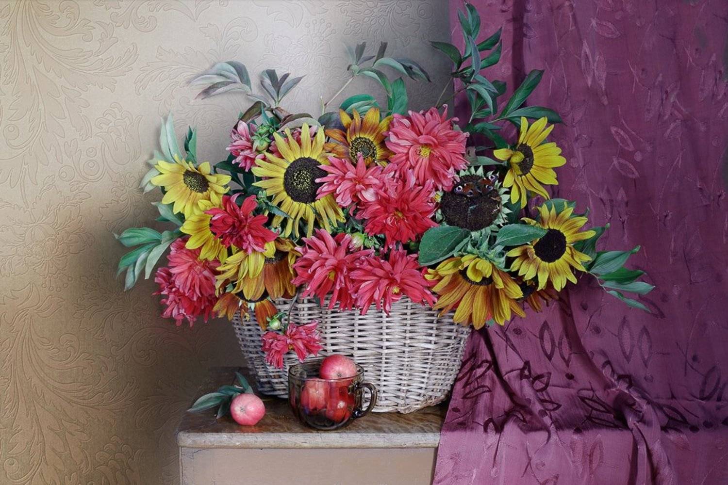 букет,георгин,подсолнух,яблоко,натюрморт,в.павлухина,, Вера  Павлухина