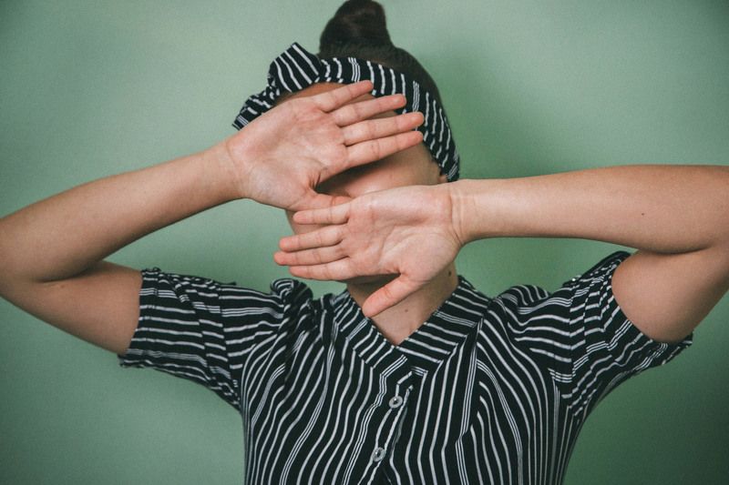 девушка, ванная, оранжевый, зеленый, мысли Узница мыслей фото превью