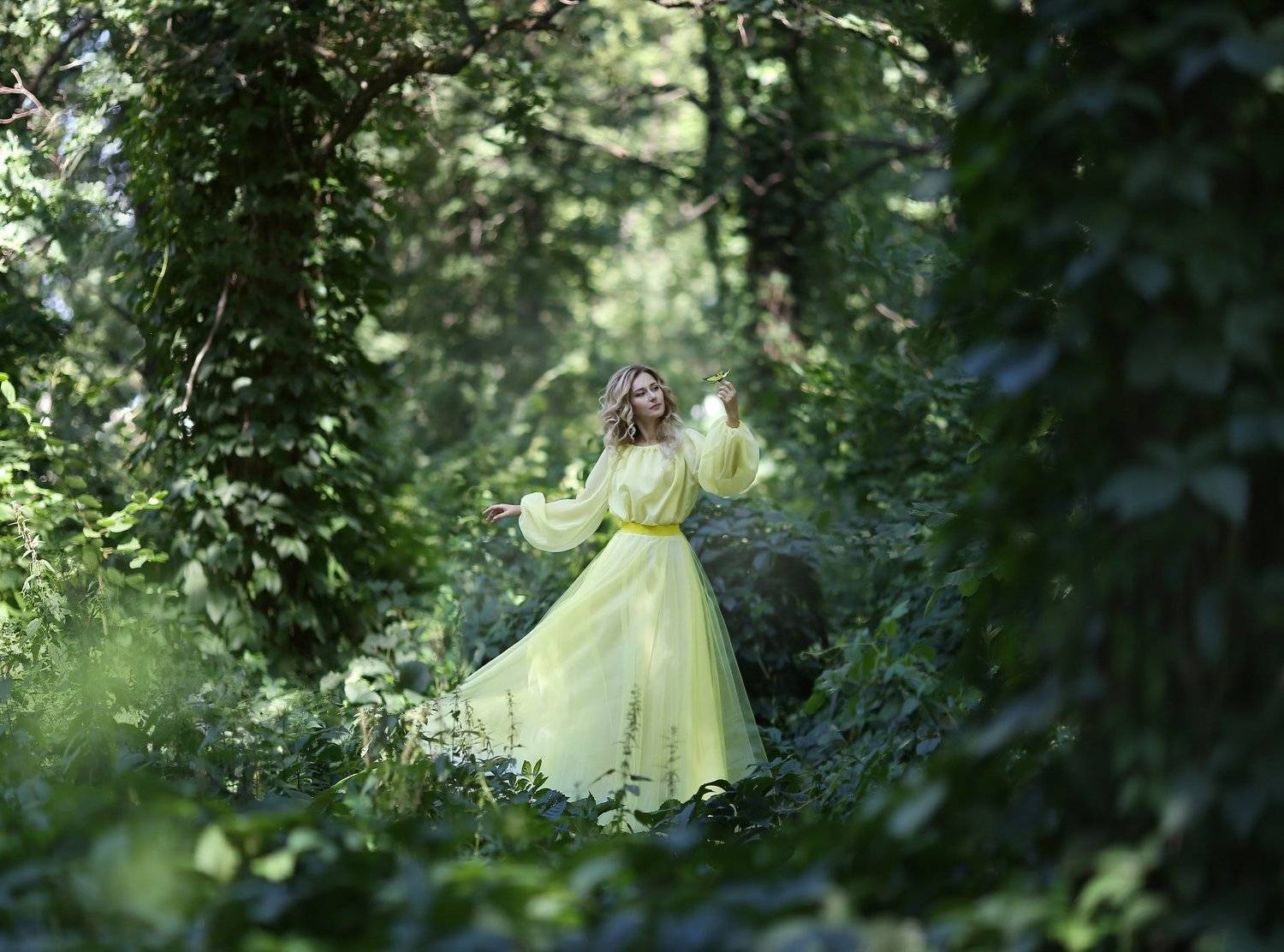 заросли, лианы, бабочка, девушка в лесу, девушка с бабочкой, Ирина Голубятникова