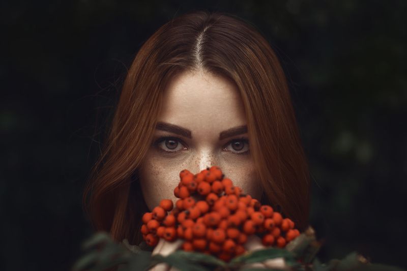девушка, модель, рябина, портрет, взгляд Таня фото превью