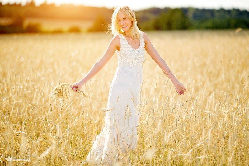 girl,portrait,autaum,field  Natalia фото превью