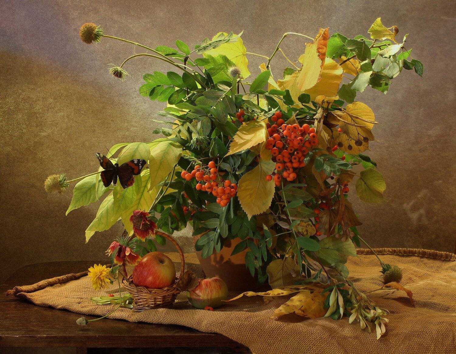 натюрморт, осень, сентябрь, цветы, листья, рябина, яблоки, Ковалева Светлана