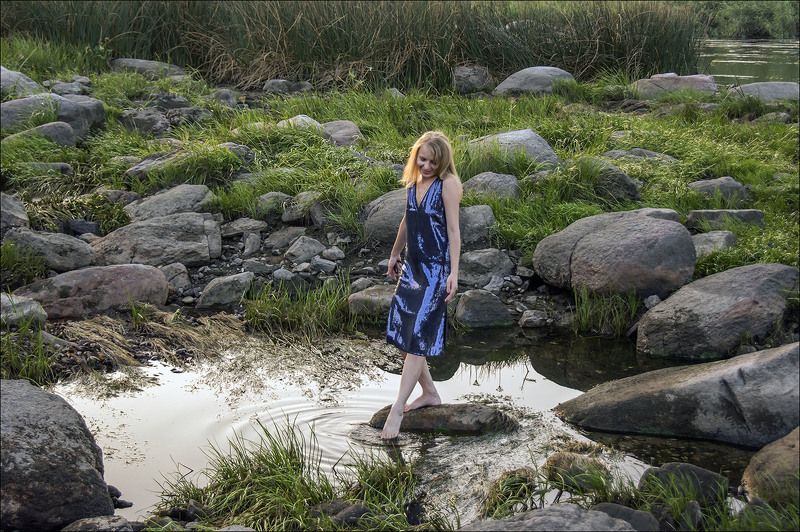 вечер, вода и камни, девушка из воды,  Девушка из воды фото превью