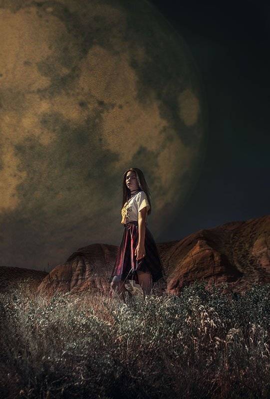 девушка,свет,луна,планета,горы, Мария Буданова