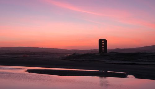 Рассвет у развалин замка