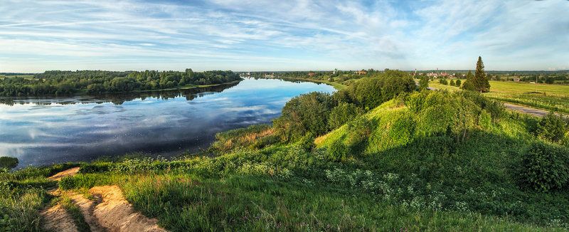 Вид на Волхов с Олегова кургана. Старая Ладога. фото превью