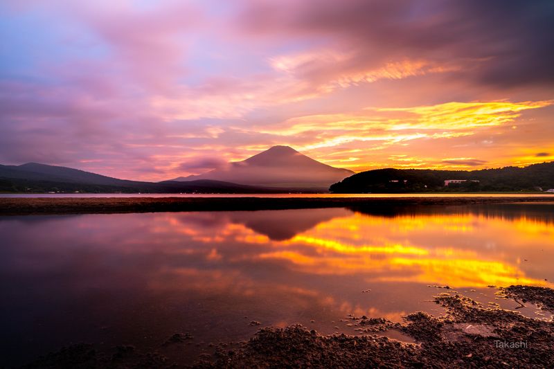 Evening glow on the water фото превью