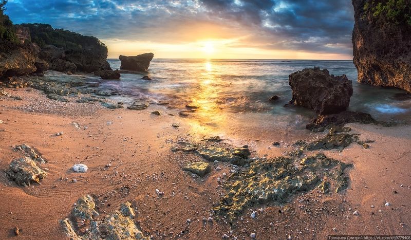 Улувату, пляж Бингин, 17 часов 51 минута... фото превью