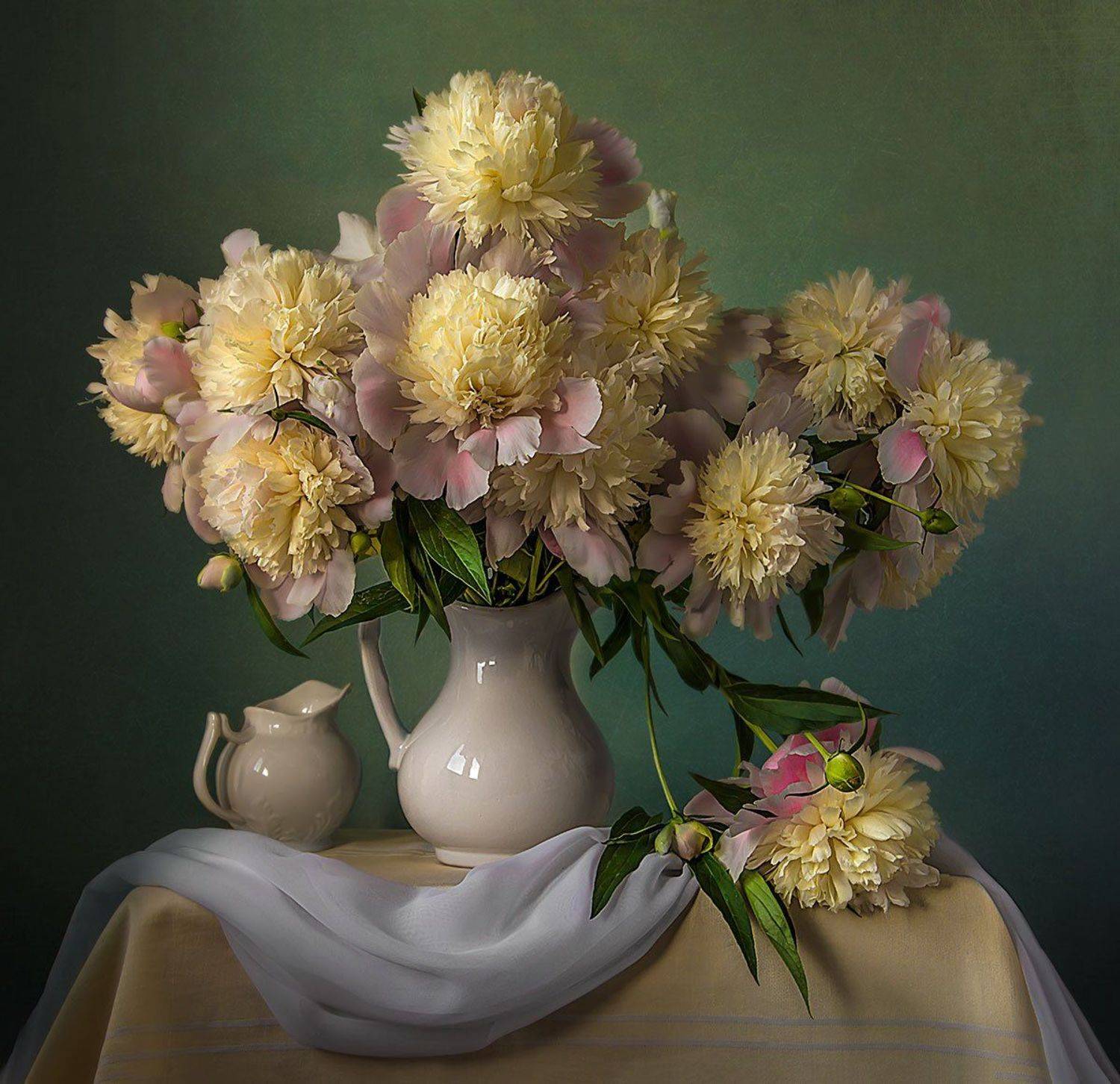 красивый натюрморт с пионами,садовые цветы,художественное фото,искусство., Людмила Костюченко