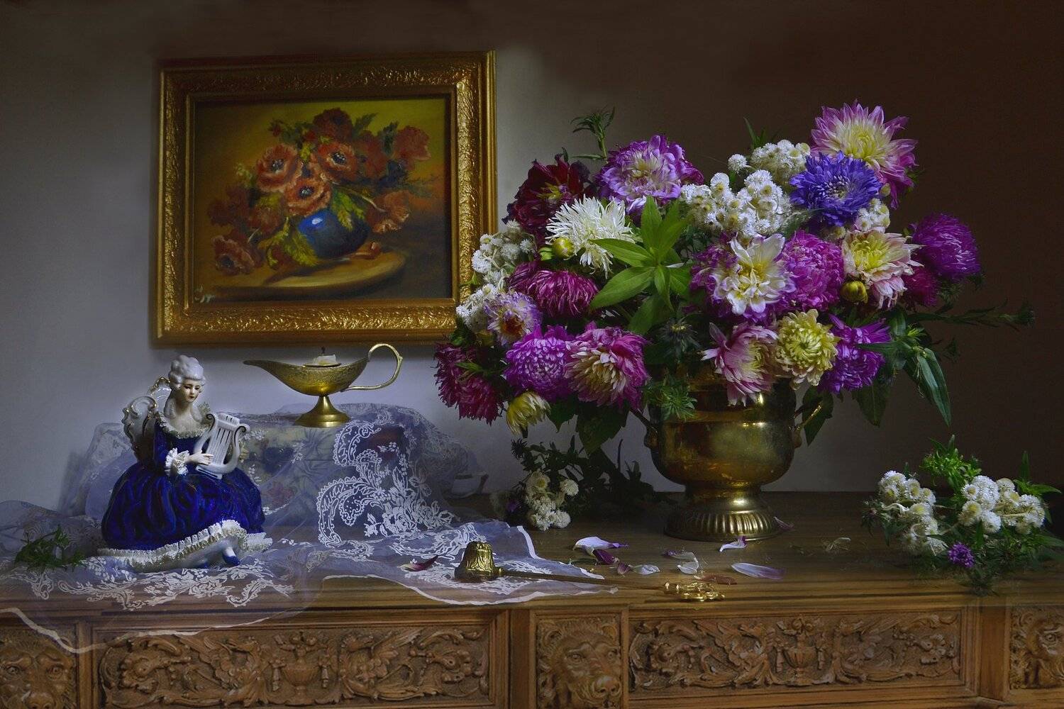 still life, натюрморт, цветы, фото натюрморт, фарфор, статуэтка, сентябрь, свеча, подсвечник, осень, настроение, картина, георгины, астры, Колова Валентина