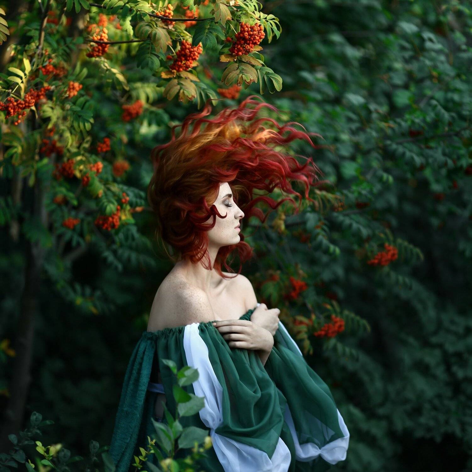 рыжая, рыжая девушка, веснушки, девушка в веснушках, рябина, девушка в рябине, рыжая девушка в рябине, Ирина Голубятникова