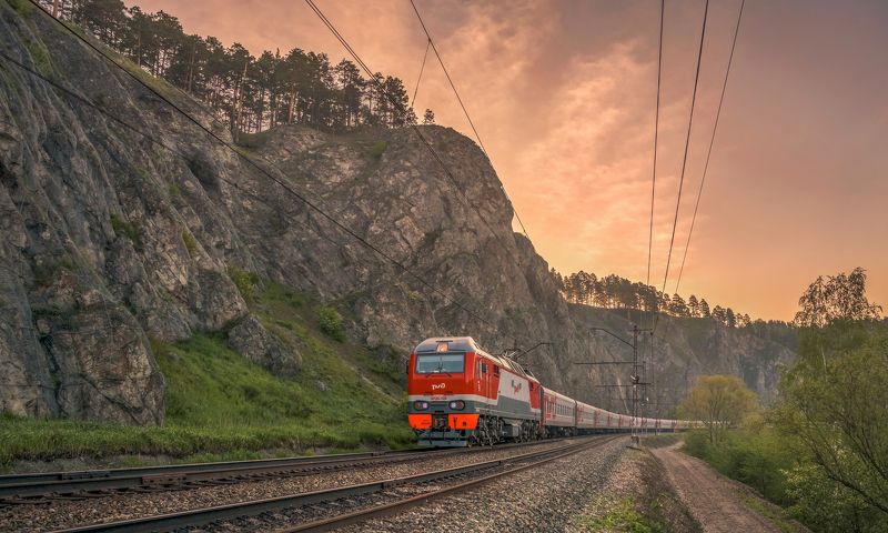 жд, железная дорога, поезд, россия,  пейзаж, skrylov, skrylov_official, рассвет, электровоз, пассажирский, поезд, лето, утро, челябинская область. вязовая, юрюзань, горы, скалы *** фото превью