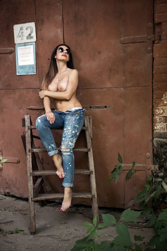 фото , цвет , девушка , гламур , грудь , склад , джинсы , лето *** фото превью