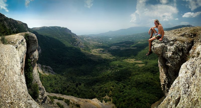 Крым, скалы вид со скалы Козырёк на долину фото превью