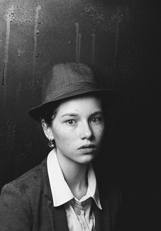 Girl with a hat фото превью