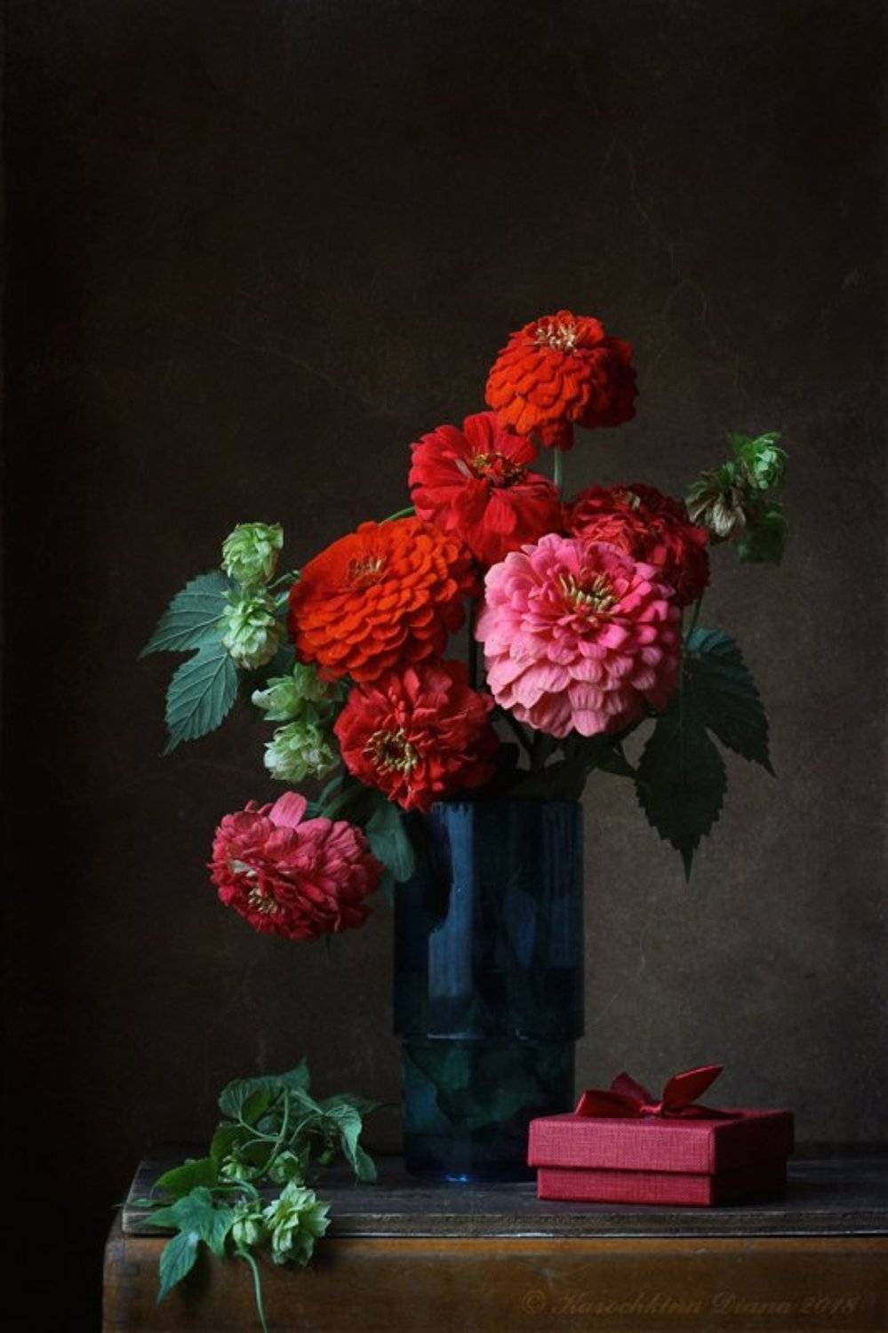 натюрморт, цветы, красный, цинии, хмель, Курочкина Диана