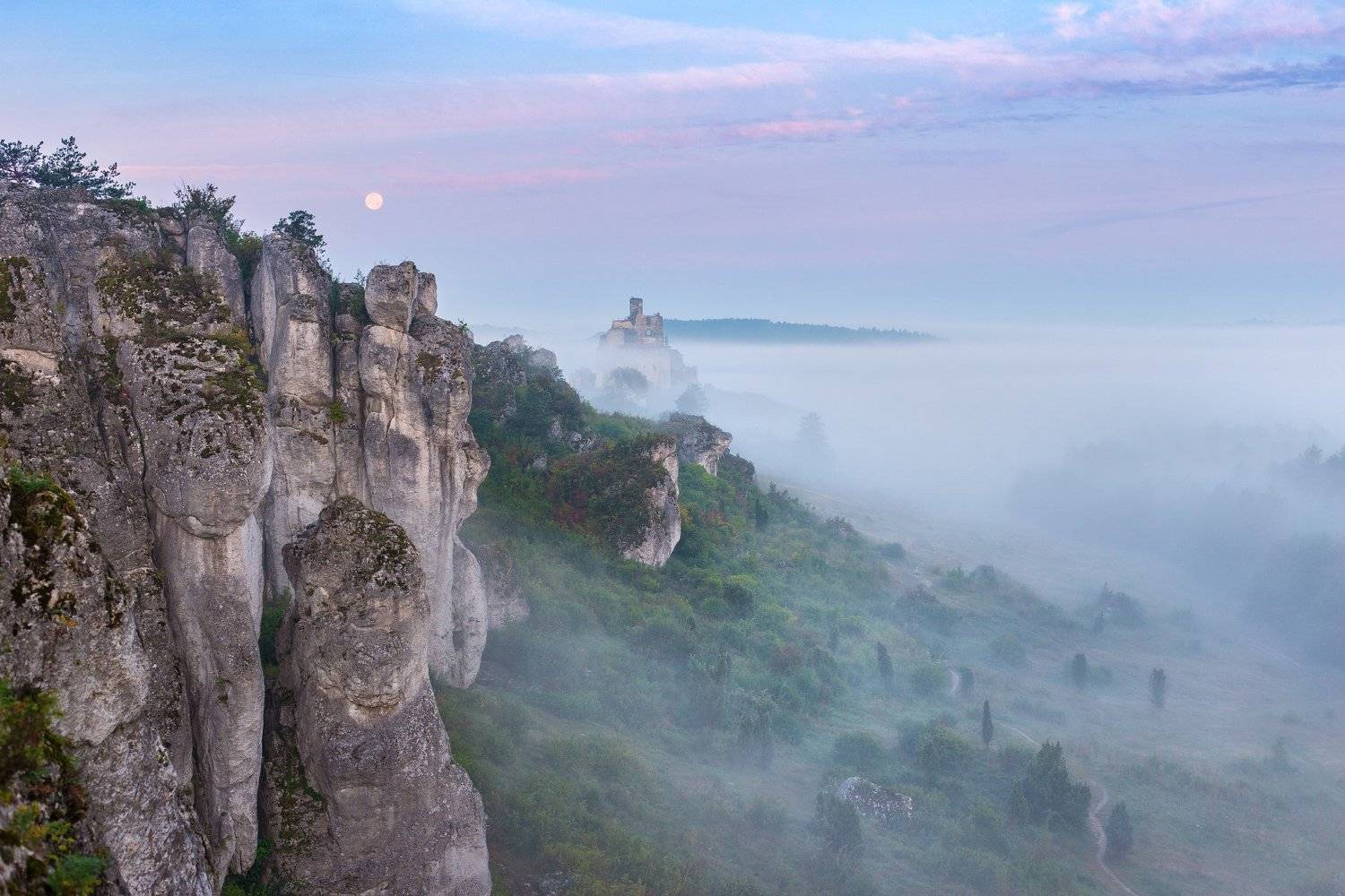 mir&oacute;w,mirow,śląsk,slask,polska,poland,mgła,the fog,fog,moon,księżyc,jura,rocks,, Marcin Rydzewski