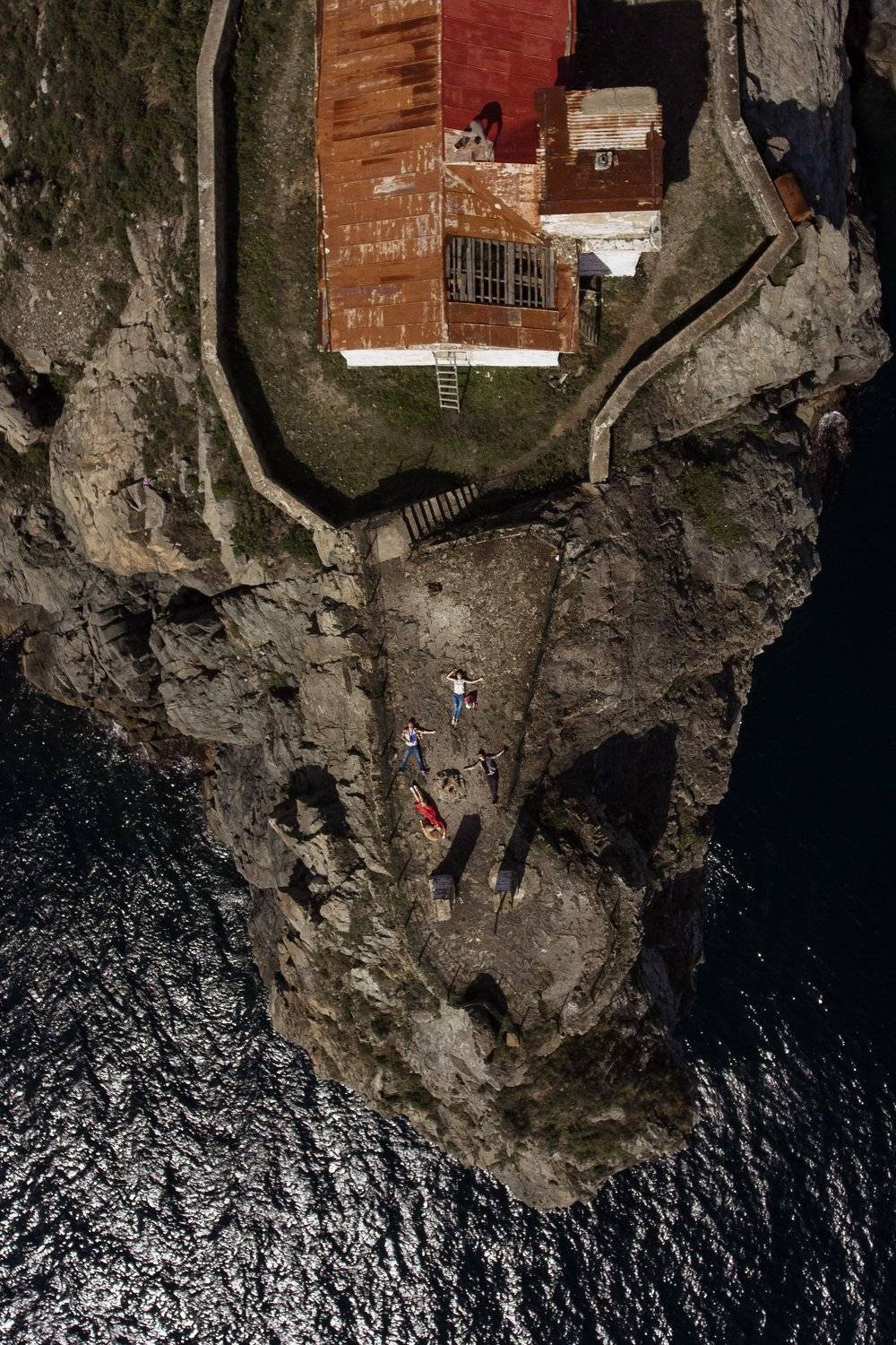 аэросъемка, приморский край, квадрокоптер, приморье, маяк гамов, с воздуха, антон блохин, россия, скалы, море, люди, Антон Блохин