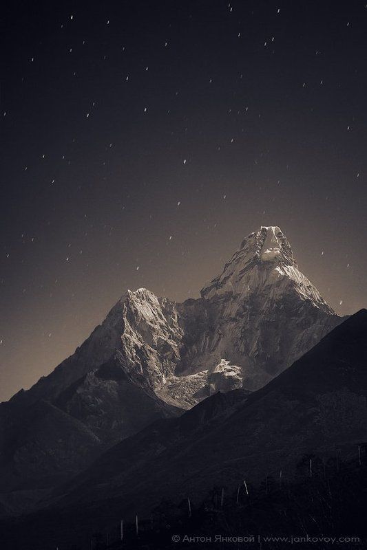 Ama Dablam (6,856 m), полнолуние фото превью