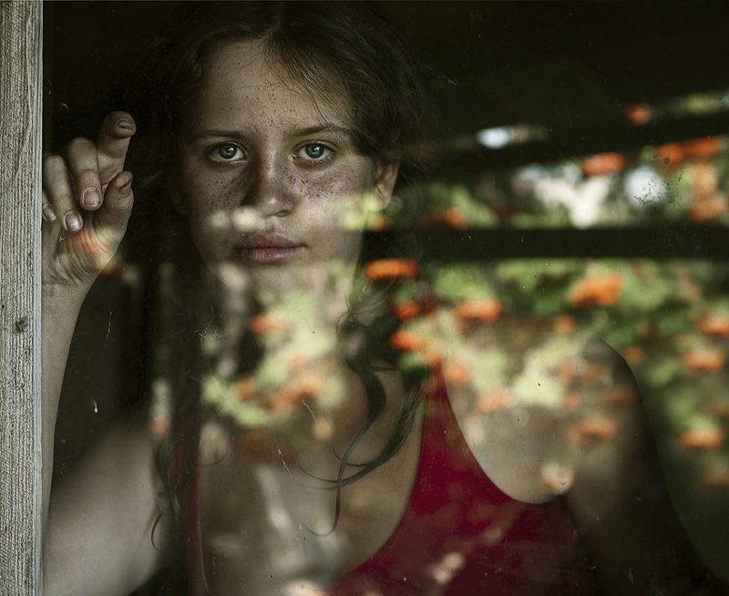 девушка, молодая. рябина, незрелая, настроение про незрелую рябину фото превью