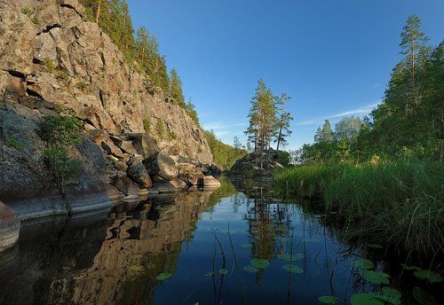 Между скалами и топью