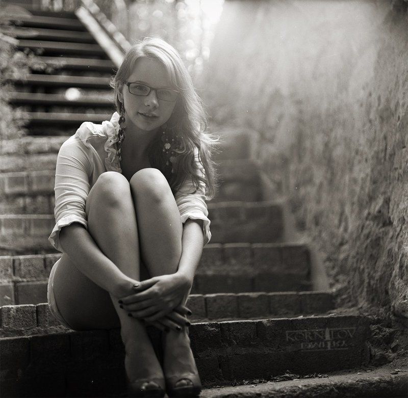 юля, шевченко, лестница, старый, город, средний, формат, плёнка, пленка, киев, 88, 6x6, сф, portra, фотосайт, северные, земли, дмитрий, корнилов, владивосток on the stairs фото превью