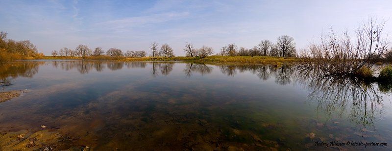 осень, озеро, деревья облака, отражения Серия \