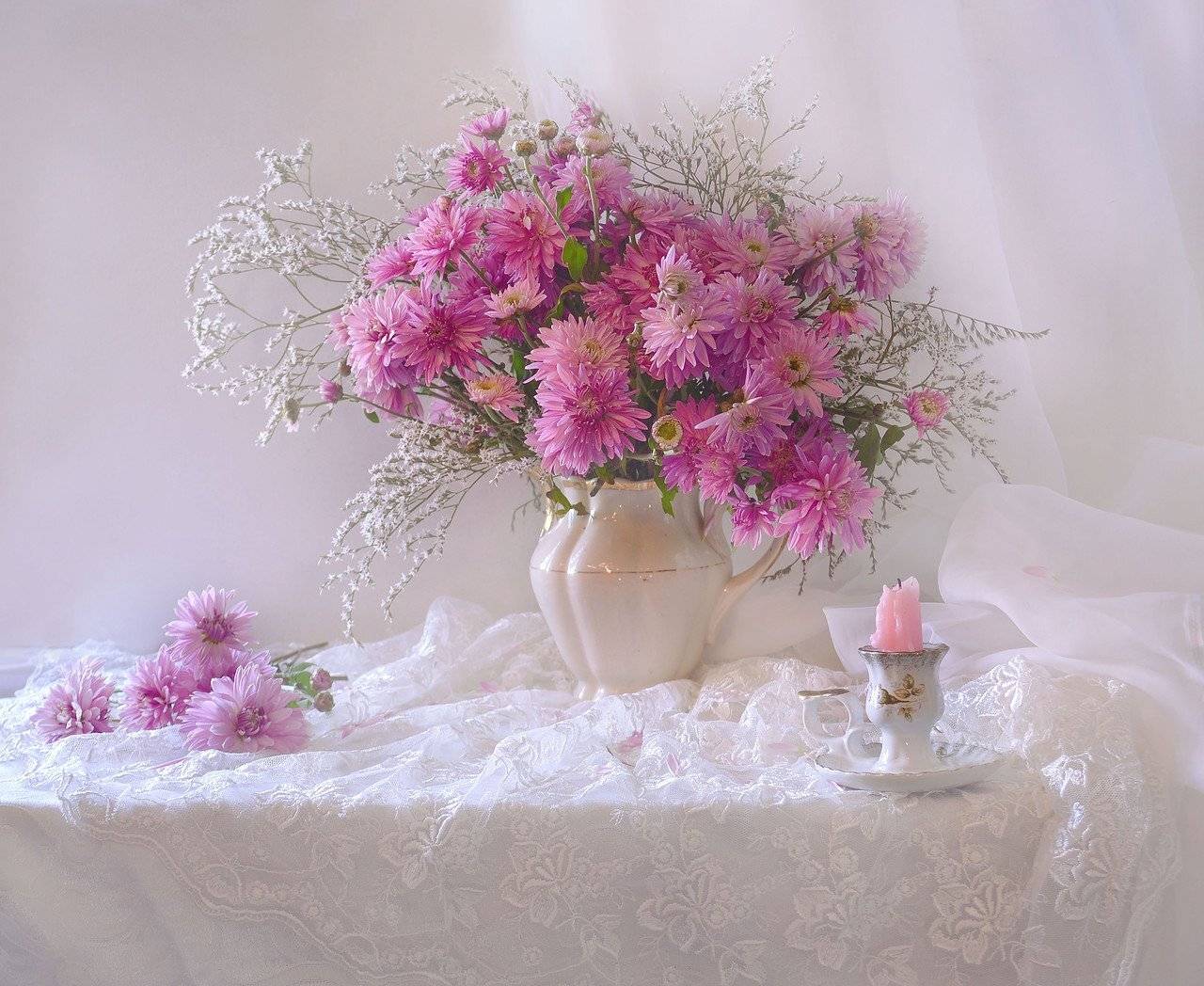 still life,натюрморт, цветы, хризантемы, фото натюрморт, фарфор, сентябрь, свеча, подсвечник, осень,, Колова Валентина