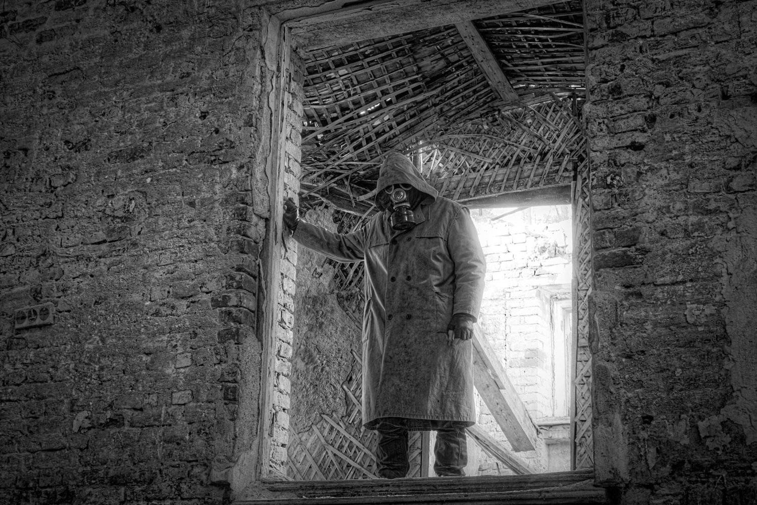 апокалипсис, противогаз, разруха, сталкер, человек, чб, Vladimir Kedrov