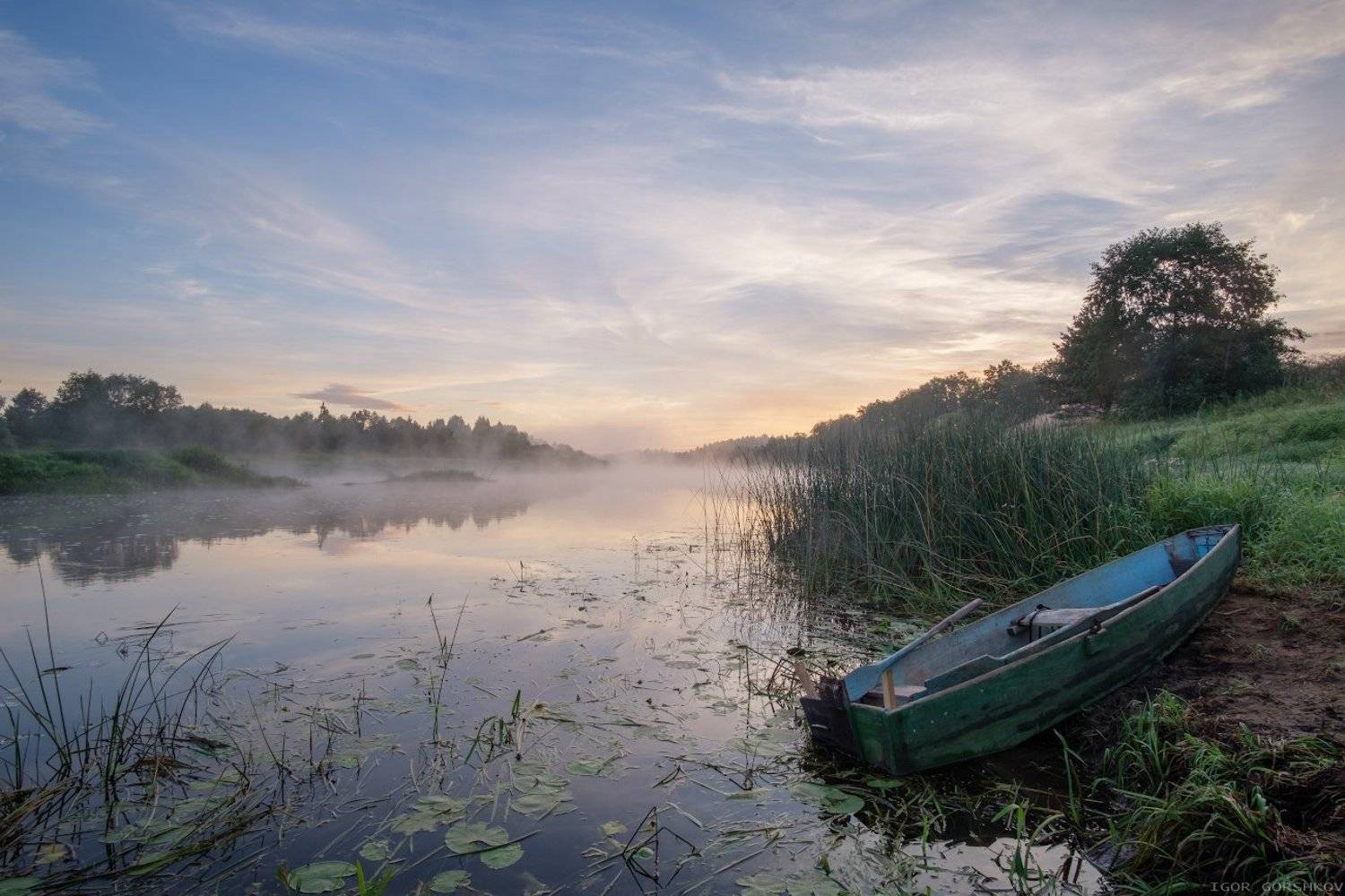 молога,река,утро,рассвет,лодка,пейзаж,природа,солнце,отражения,берег,трава,, Горшков Игорь