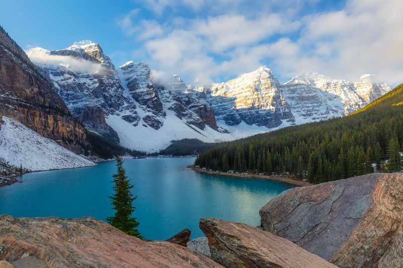 lake, snow, mountains, water Snowy Moraine Lake фото превью