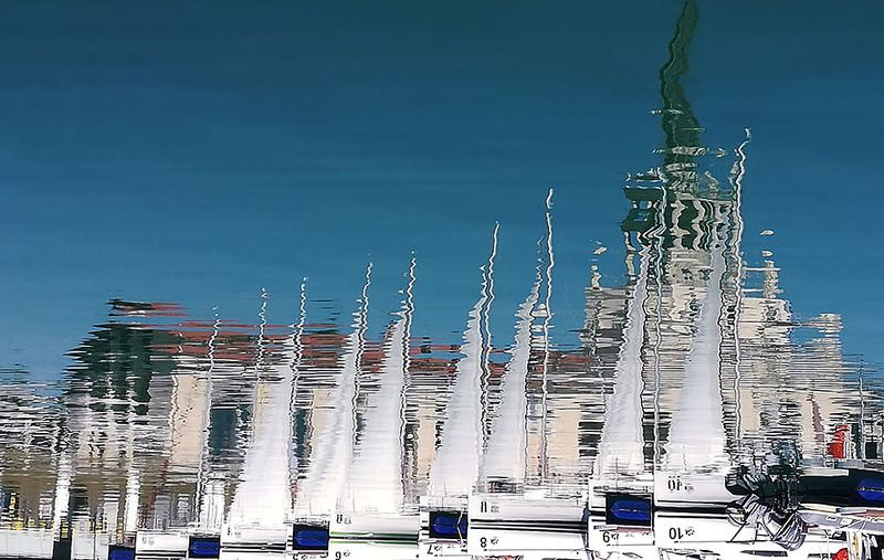 паруса.отражение.море В морпорту. фото превью