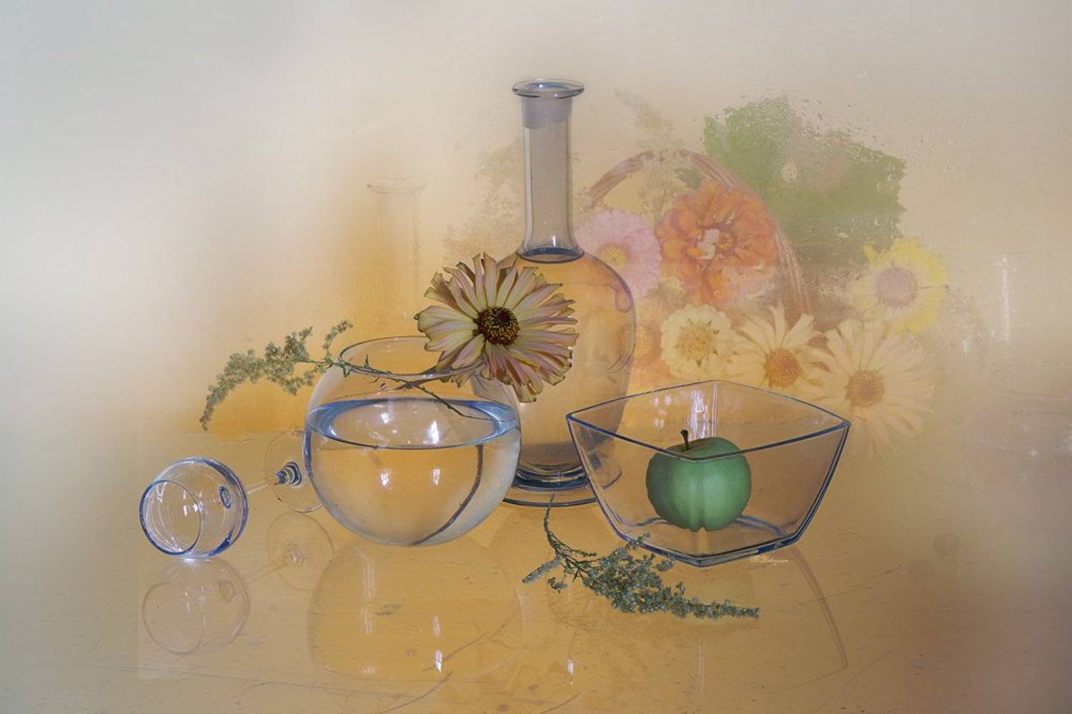 стеклянный ,предмет,цветы,осень,вера павлухина,, Вера  Павлухина