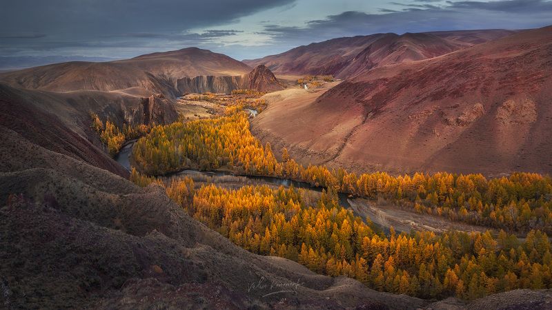 Красные скалы урочища Кок-Коря. Алтай фото превью