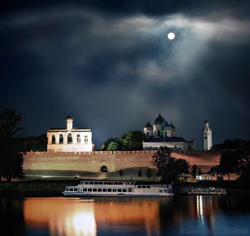 Ночное фото Новгородского кремля