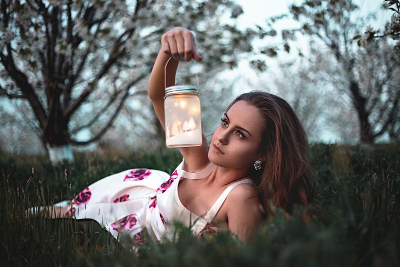 girl, woman, outside, garden, green, lantern, dusk, beauty At dusk фото превью