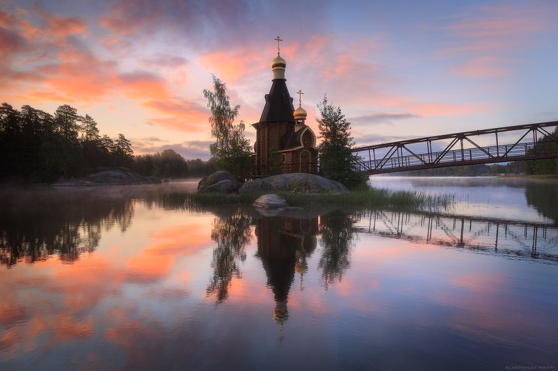 Вуокса, река, рассвет, утро, солнце, лес, тишина, ложка, озеро, церковь, храм, дерево, купол, river, sun, sunrise, alone, forest, trees, clouds, sky, travel, explore, Russia, Vuoksi, stone Рассвет на Вуоксе фото превью