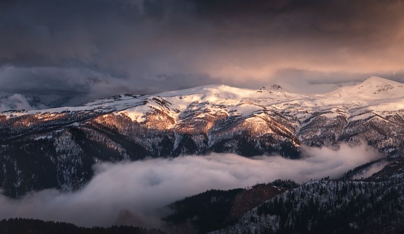адыгея, кавказ, горы, рассвет, облака Тревожный рассвет фото превью