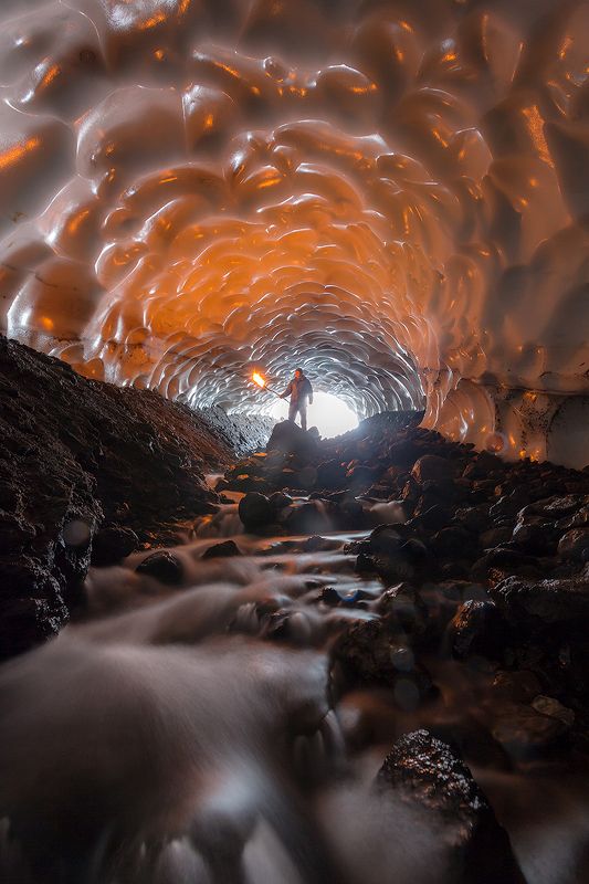 камчатка, вулкан, пещера, путешествие, снег, лето, огонь Снежная пещера фото превью