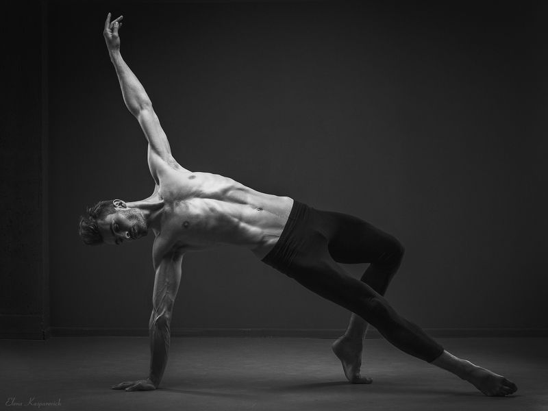 мужской портрет, низкий ключ, танцор, красота мужского тела  фото превью