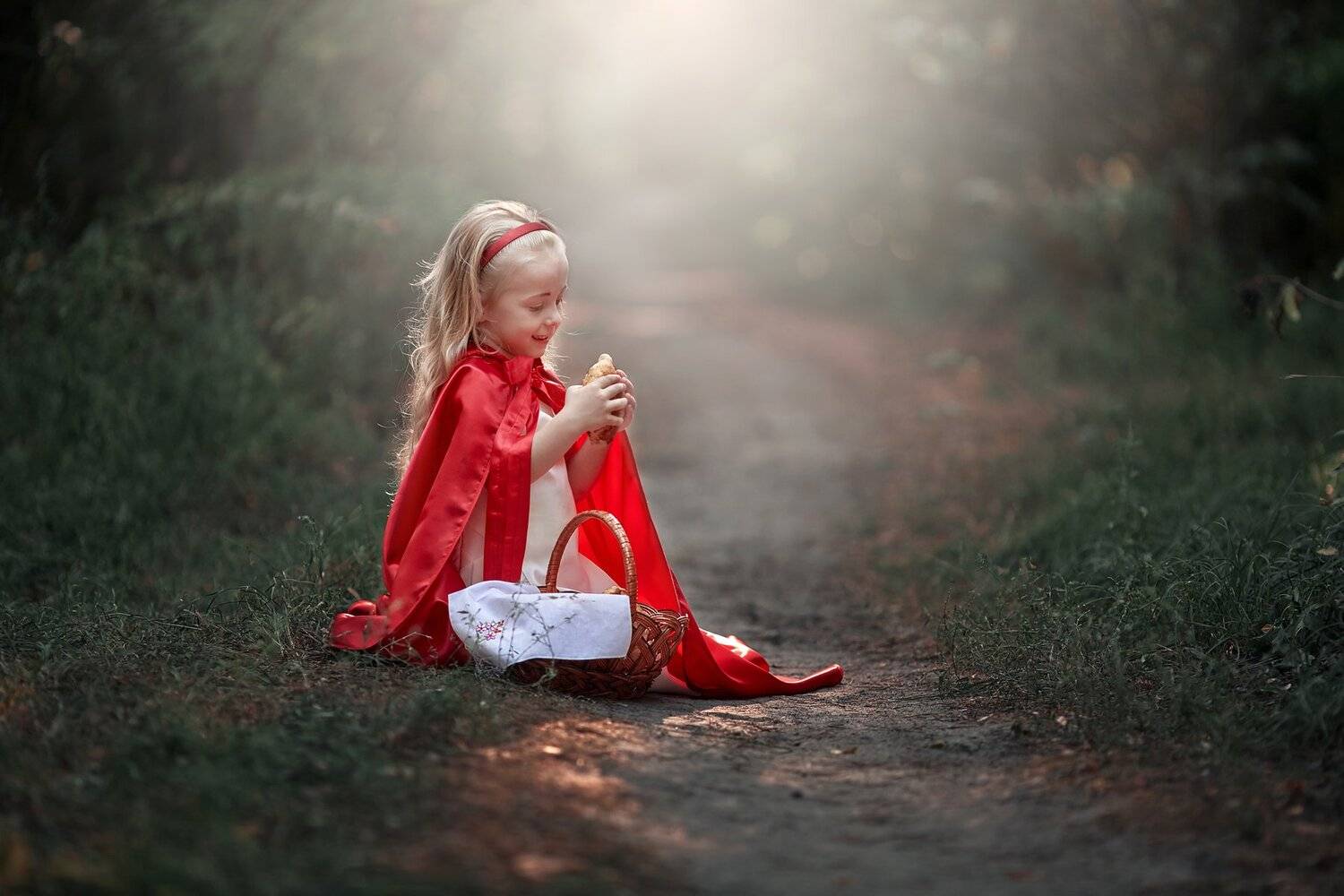 детский портрет, дети, дети в кадре, сказка, в лесу, красный плащ, , Щепин Сергей