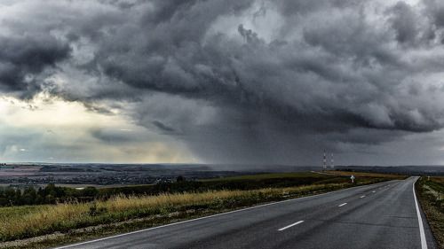 Гроза  идет. 