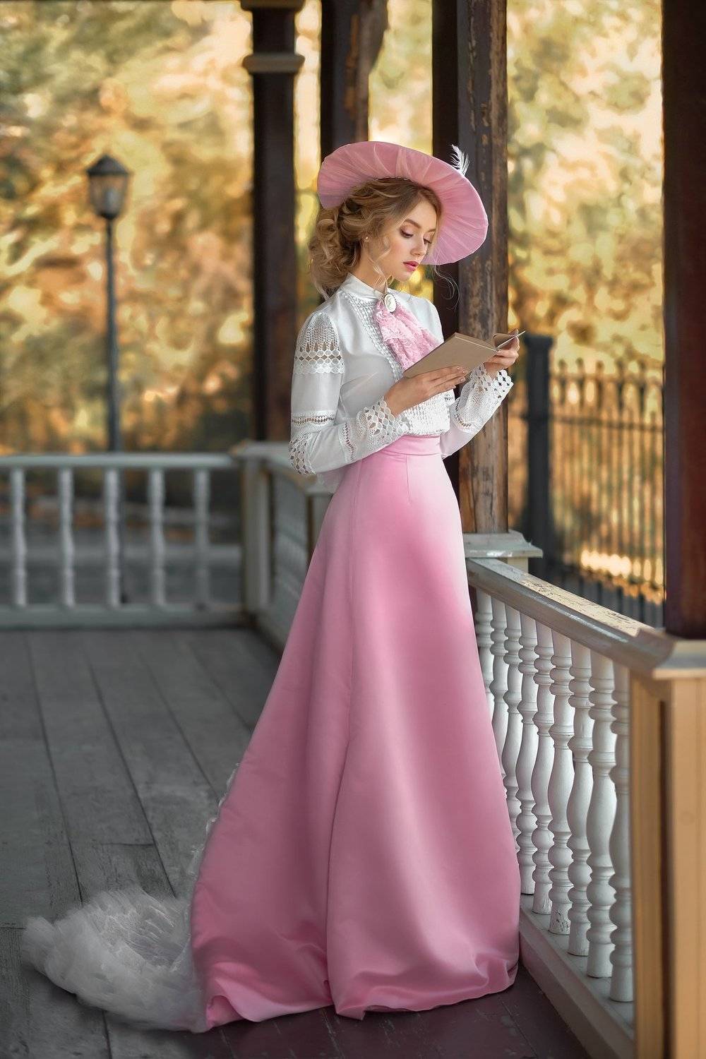 аристократка, дама, 19 век, девушка, шляпка, портрет, женский портрет, розовый, цветы, лепестки, сказка, сказочная фотосессия, артфотография, артфотограф, исторический образ, костюм, исторический костюм, осень, усадьба, волшебство, магия, Софья Ознобихина