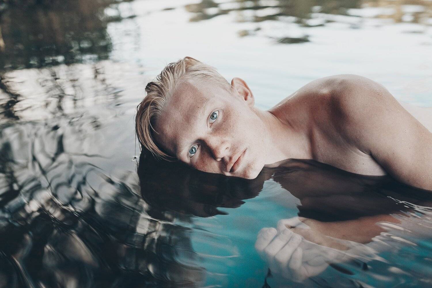 вода парень цвет кенон синий голубой блондин веснушки портрет  каноно5дмарк3 свет , Вероника Гергерт