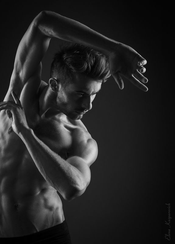 мужской портрет, низкий ключ, чб  фото превью