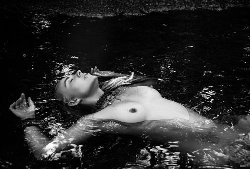 water keeps secrets