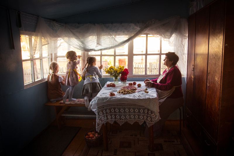 бабушка пирог внучка внуки Пирог с яблоками фото превью