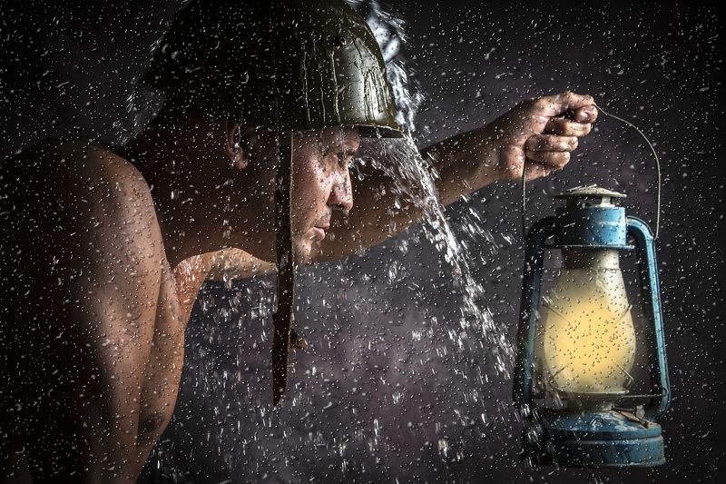 #portait #man #rain #water #light #night #still life military life фото превью