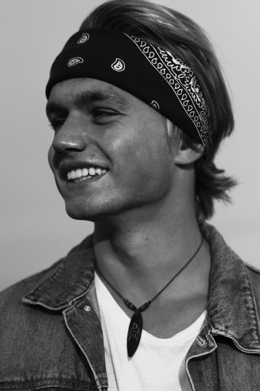 male man men portrait jeand neckles hair Karol фото превью