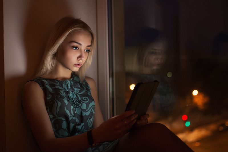 девушка. одиночество.вечер вечер фото превью